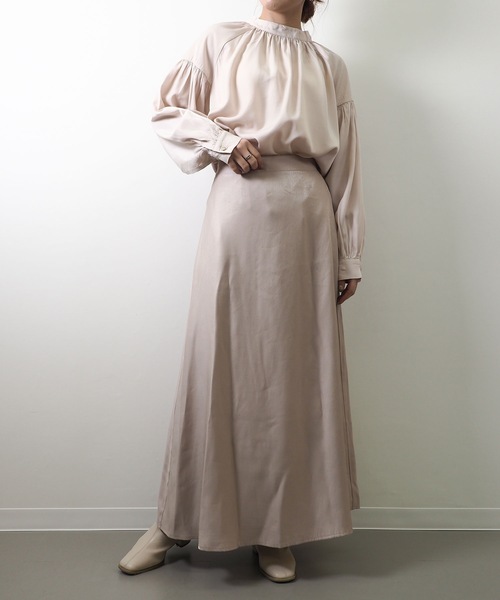 Riberry(リベリー)の「ギャザーボリュームブラウス(シャツ/ブラウス・レディース・ベージュ/オフホワイト/グリーン・MEDIUM)」の6枚目の写真