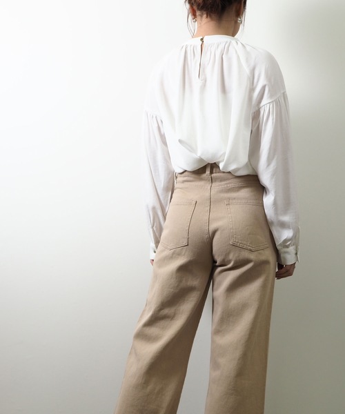 Riberry(リベリー)の「ギャザーボリュームブラウス(シャツ/ブラウス・レディース・ベージュ/オフホワイト/グリーン・MEDIUM)」の4枚目の写真