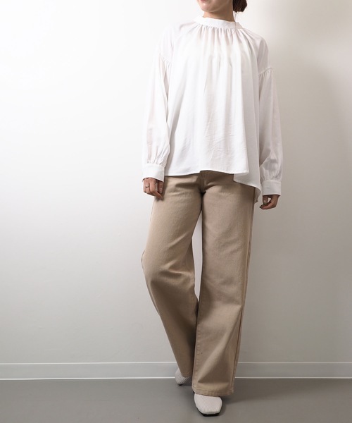 Riberry(リベリー)の「ギャザーボリュームブラウス(シャツ/ブラウス・レディース・ベージュ/オフホワイト/グリーン・MEDIUM)」の7枚目の写真