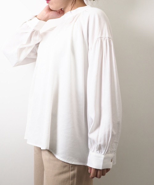 Riberry(リベリー)の「ギャザーボリュームブラウス(シャツ/ブラウス・レディース・ベージュ/オフホワイト/グリーン・MEDIUM)」の15枚目の写真