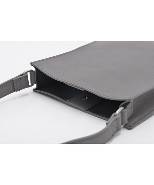 DEVICE（デバイス）の「ビッグ スクエア ショルダーバッグ（ショルダーバッグ・メンズ・ブラック/チャコールグレー/グリーン/ブラウン・FREE）」の22枚目の写真