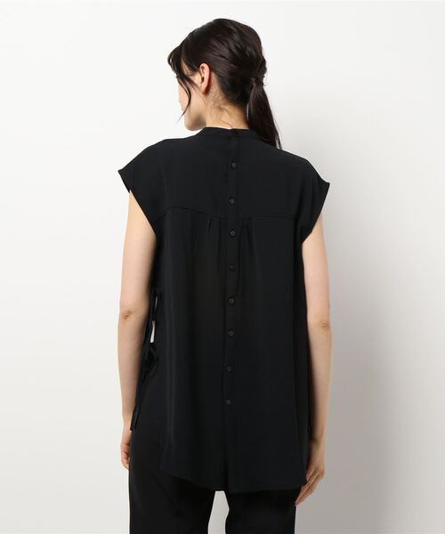 INTERPLANET（インタープラネット）の「サイドリボンＢＡＣＫボタンデザインブラウス（シャツ/ブラウス・レディース・イエロー/サックスブルー/ベージュ/ブラック・FREE）」の6枚目の写真