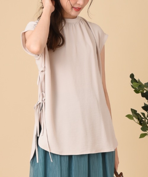 INTERPLANET（インタープラネット）の「サイドリボンＢＡＣＫボタンデザインブラウス（シャツ/ブラウス・レディース・イエロー/サックスブルー/ベージュ/ブラック・FREE）」の3枚目の写真