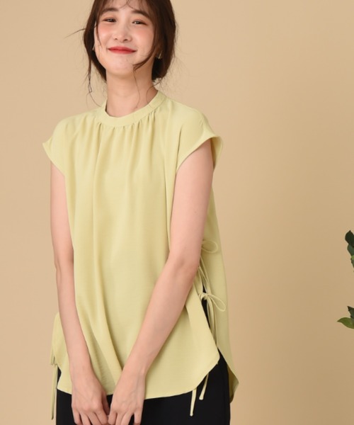 INTERPLANET（インタープラネット）の「サイドリボンＢＡＣＫボタンデザインブラウス（シャツ/ブラウス・レディース・イエロー/サックスブルー/ベージュ/ブラック・FREE）」の4枚目の写真