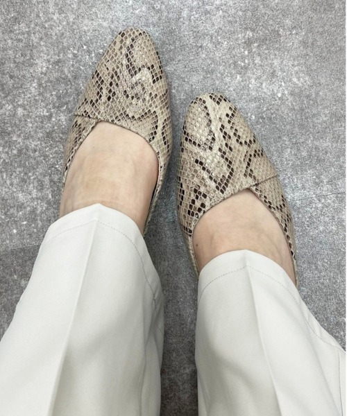 apres jour mignon（アプレジュールミニョン）の「アシメカットフラットシューズ【ZOZOTOWN限定アイテム】（パンプス・レディース・その他/グレイッシュベージュ/ダークブラウン・SMALL/X-LARGE/LARGE/MEDIUM）」の6枚目の写真