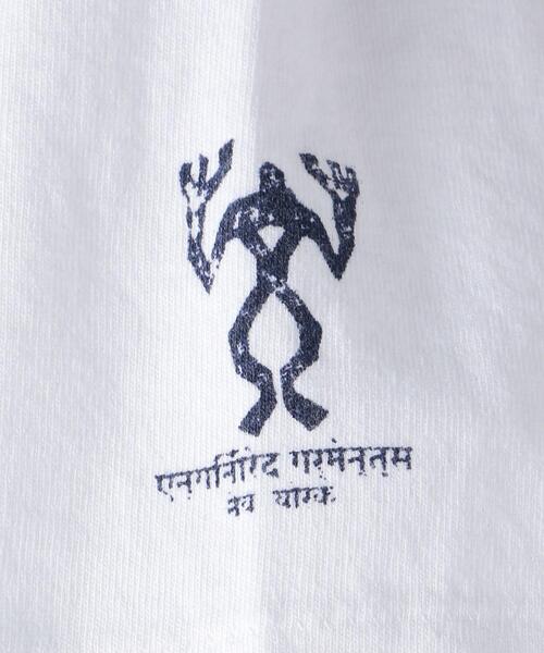 Engineered Garments（エンジニアードガーメンツ）の「＜Engineered Garments（エンジニアド ガーメンツ）＞ ジオメトリック プリント Tシャツ■■■（Tシャツ/カットソー・メンズ・ホワイト・MEDIUM/SMALL）」の7枚目の写真