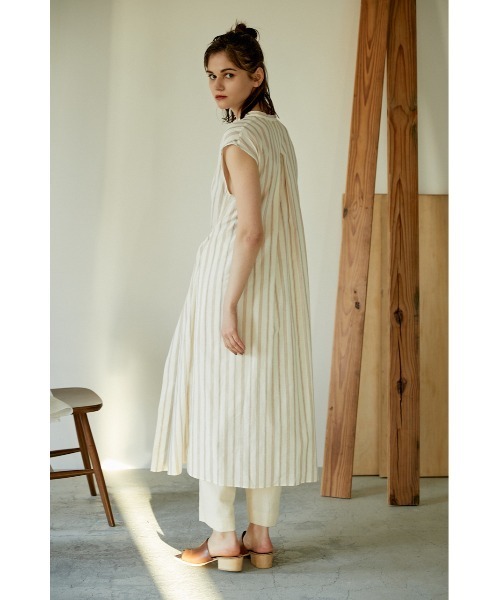 BLACK BY MOUSSY(ブラックバイマウジー)の「stripe apron shirt dress(ストライプエプロンシャツドレス)(シャツワンピース・レディース・ホワイト系その他・FREE)」の6枚目の写真