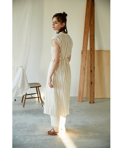 BLACK BY MOUSSY(ブラックバイマウジー)の「stripe apron shirt dress(ストライプエプロンシャツドレス)(シャツワンピース・レディース・ホワイト系その他・FREE)」の4枚目の写真