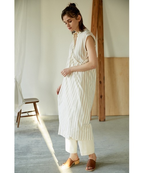 BLACK BY MOUSSY(ブラックバイマウジー)の「stripe apron shirt dress(ストライプエプロンシャツドレス)(シャツワンピース・レディース・ホワイト系その他・FREE)」の2枚目の写真