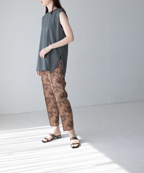 yuw（ユウ）の「ＪＱテーパードパンツ２　944531（その他パンツ・レディース・ブラック/ベージュ/グリーン・MEDIUM/LARGE）」の4枚目の写真