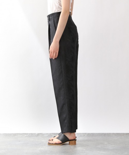 yuw（ユウ）の「ＪＱテーパードパンツ２　944531（その他パンツ・レディース・ブラック/ベージュ/グリーン・MEDIUM/LARGE）」の12枚目の写真