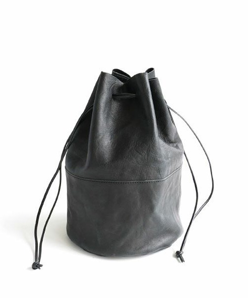 ARTS & CRAFTS（アーツアンドクラフト）の「VEGETABLE HORSE LEATHER / DRAW STRINGS POUCH L ドローストリングポーチL（ショルダーバッグ・レディース・イエロー/チョコ/キャメル/オリーブ/ブラック/グレー/グレイッシュベージュ・FREE）」の2枚目の写真