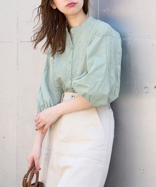 natural couture（ナチュラルクチュール）の「あおいさんコラボ刺繍切替チュニック（シャツ/ブラウス・レディース・ミント/オフホワイト/ブラック/ベージュ・FREE）」の4枚目の写真