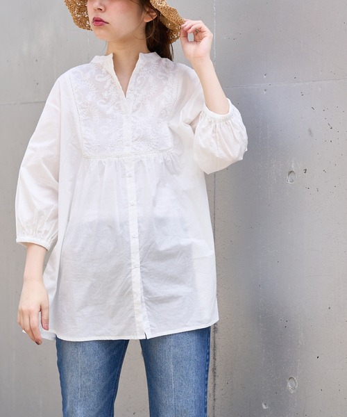 natural couture（ナチュラルクチュール）の「あおいさんコラボ刺繍切替チュニック（シャツ/ブラウス・レディース・ミント/オフホワイト/ブラック/ベージュ・FREE）」の5枚目の写真