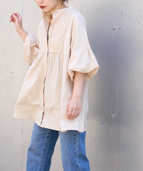 natural couture（ナチュラルクチュール）の「あおいさんコラボ刺繍切替チュニック（シャツ/ブラウス・レディース・ミント/オフホワイト/ブラック/ベージュ・FREE）」の14枚目の写真