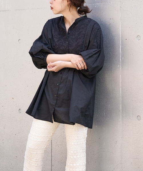 natural couture（ナチュラルクチュール）の「あおいさんコラボ刺繍切替チュニック（シャツ/ブラウス・レディース・ミント/オフホワイト/ブラック/ベージュ・FREE）」の10枚目の写真