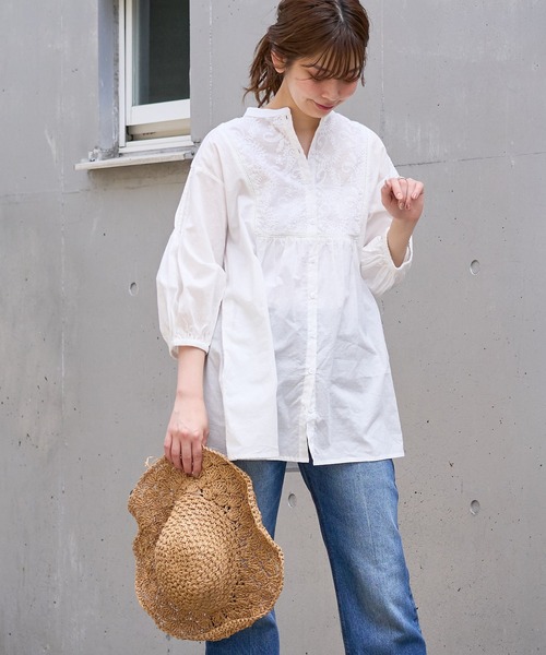 natural couture（ナチュラルクチュール）の「あおいさんコラボ刺繍切替チュニック（シャツ/ブラウス・レディース・ミント/オフホワイト/ブラック/ベージュ・FREE）」の6枚目の写真