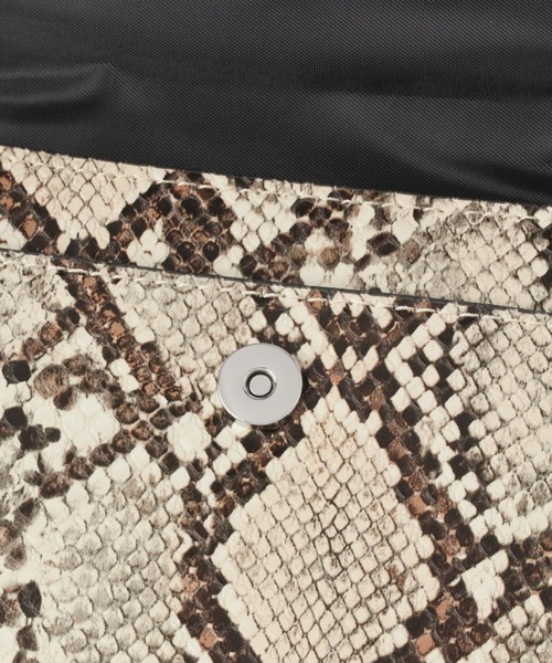 LAKOLE（ラコレ）の「フェイクレザーミニサコッシュバッグ / 945458（ショルダーバッグ・メンズ・ホワイト/ブラック/その他9・FREE）」の11枚目の写真