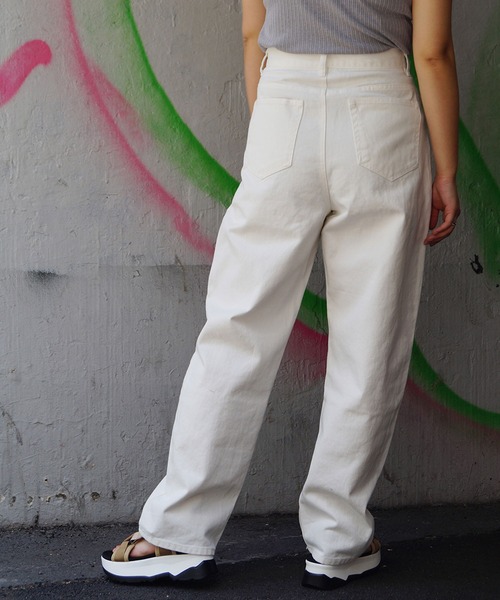 179/WG（イチナナキュウダブルジー）の「デニムハイライズテーパードパンツ（デニムパンツ・レディース・オフホワイト/その他1/その他2・MEDIUM）」の19枚目の写真