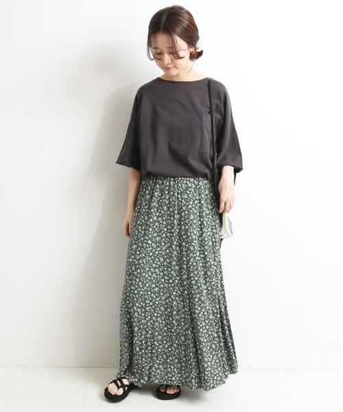 SLOBE IENA（スローブイエナ）の「Scatter Flower フレアスカート【ウエストゴム/手洗い可能】◆（スカート・レディース・ネイビー/グリーン・38/36）」の5枚目の写真