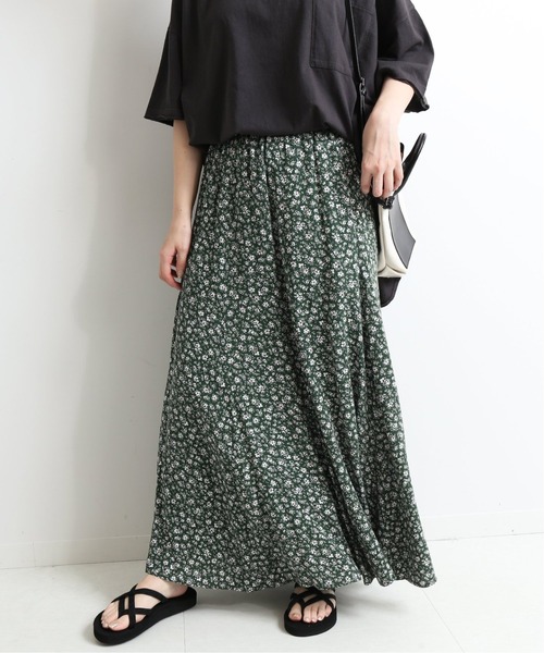 SLOBE IENA（スローブイエナ）の「Scatter Flower フレアスカート【ウエストゴム/手洗い可能】◆（スカート・レディース・ネイビー/グリーン・38/36）」の20枚目の写真