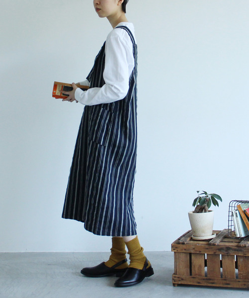 PAR ICI（パーリッシィ）の「ダークストライプ ワークワンピース（ワンピース・レディース・ネイビー/ブラウン・FREE）」の5枚目の写真