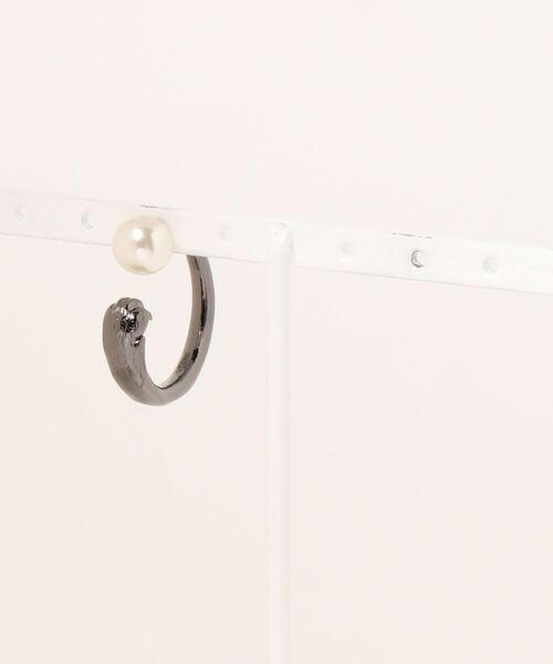 LOVE BY e.m. （ラブバイイーエム）の「猫の手フープピアス（ピアス（片耳用）・レディース・ゴールド/ブラック・FREE）」の15枚目の写真