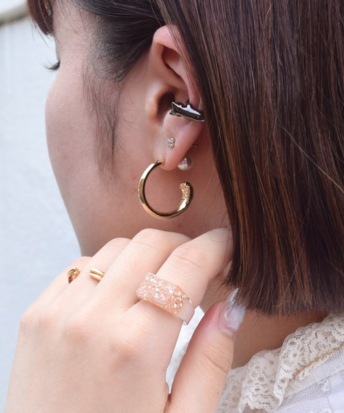 LOVE BY e.m. （ラブバイイーエム）の「猫の手フープピアス（ピアス（片耳用）・レディース・ゴールド/ブラック・FREE）」の7枚目の写真