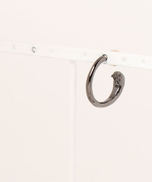 LOVE BY e.m. （ラブバイイーエム）の「猫の手フープピアス（ピアス（片耳用）・レディース・ゴールド/ブラック・FREE）」の14枚目の写真