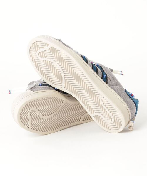 adidas（アディダス）の「スーパースター シューレースレス [Superstar Laceless] アディダスオリジナルス（スニーカー・メンズ・グレー・27.5cm/29.0cm/25.0cm/28.0cm/24.5cm/26.5cm/23.0cm/27.0cm/28.5cm/22.5cm/25.5cm/24.0cm/26.0cm/23.5cm）」の10枚目の写真