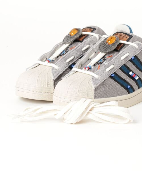 adidas（アディダス）の「スーパースター シューレースレス [Superstar Laceless] アディダスオリジナルス（スニーカー・メンズ・グレー・27.5cm/29.0cm/25.0cm/28.0cm/24.5cm/26.5cm/23.0cm/27.0cm/28.5cm/22.5cm/25.5cm/24.0cm/26.0cm/23.5cm）」の9枚目の写真