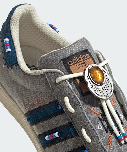 adidas（アディダス）の「スーパースター シューレースレス [Superstar Laceless] アディダスオリジナルス（スニーカー・メンズ・グレー・27.5cm/29.0cm/25.0cm/28.0cm/24.5cm/26.5cm/23.0cm/27.0cm/28.5cm/22.5cm/25.5cm/24.0cm/26.0cm/23.5cm）」の7枚目の写真