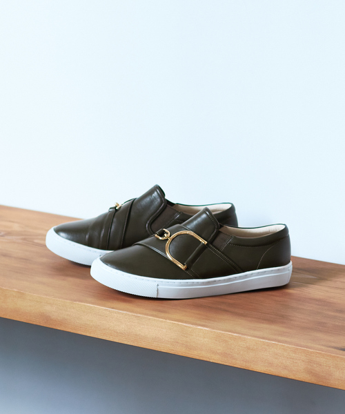 ビッグバックル スリッポンスニーカー