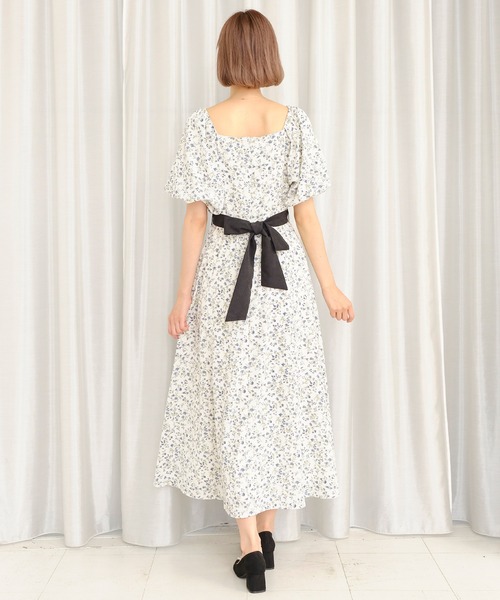 TITTY&CO.（ティティーアンドコー）の「フロントギャザーフラワーワンピース（ワンピース・レディース・オフホワイト/ブラック・MEDIUM/SMALL）」の8枚目の写真