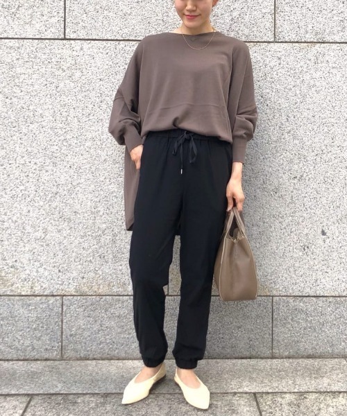 RIVE DROITE（リヴドロワ）の「上品なカジュアル感を演出　カシミヤ混2WAYワイドポンチョニット（ニット/セーター・レディース・グレイッシュベージュ/モカ/ブラック/レッド・FREE）」の15枚目の写真