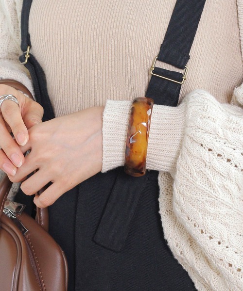 Crisp（クリスプ）の「マーブルワイドバングル（バングル/リストバンド・レディース・ブラウン/アイボリー・FREE）」の4枚目の写真