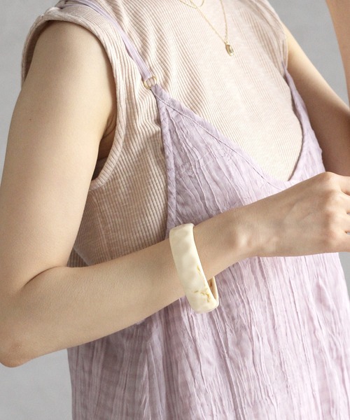 Crisp（クリスプ）の「マーブルワイドバングル（バングル/リストバンド・レディース・ブラウン/アイボリー・FREE）」の14枚目の写真