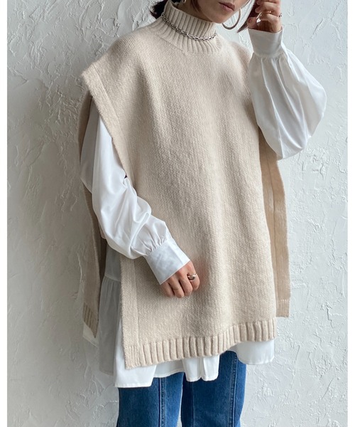 She's Closet（シーズクローゼット）の「オーバーサイズサイドオープンベルト付きハイネックニットベスト（ベスト・レディース・アイボリー/グレイッシュベージュ/オリーブ/ブラック/杢グレー/グリーン/ベージュ・FREE）」の8枚目の写真