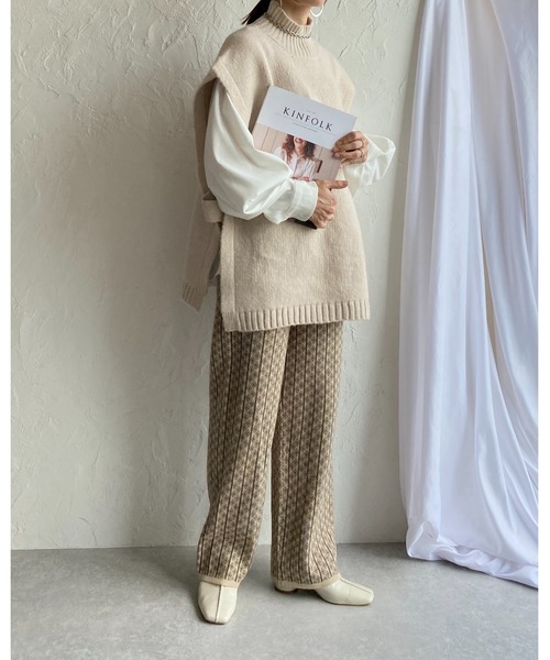 She's Closet（シーズクローゼット）の「オーバーサイズサイドオープンベルト付きハイネックニットベスト（ベスト・レディース・アイボリー/グレイッシュベージュ/オリーブ/ブラック/杢グレー/グリーン/ベージュ・FREE）」の17枚目の写真