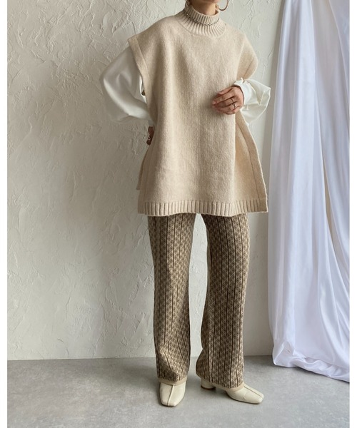 She's Closet（シーズクローゼット）の「オーバーサイズサイドオープンベルト付きハイネックニットベスト（ベスト・レディース・アイボリー/グレイッシュベージュ/オリーブ/ブラック/杢グレー/グリーン/ベージュ・FREE）」の19枚目の写真
