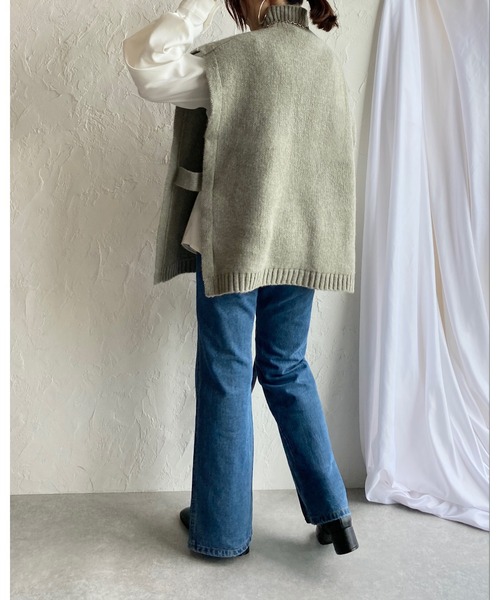 She's Closet（シーズクローゼット）の「オーバーサイズサイドオープンベルト付きハイネックニットベスト（ベスト・レディース・アイボリー/グレイッシュベージュ/オリーブ/ブラック/杢グレー/グリーン/ベージュ・FREE）」の22枚目の写真