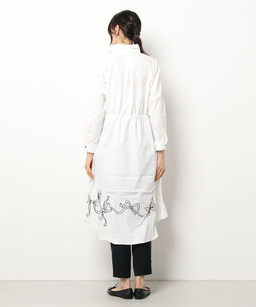iS ScoLar（イズスカラー）の「チェロ刺繍シャツチュニック