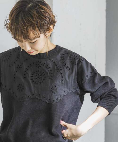 URBAN RESEARCH（アーバンリサーチ）の「カットワークレースドッキングニット（ニット/セーター・レディース・ブラック/オフホワイト・FREE）」の4枚目の写真
