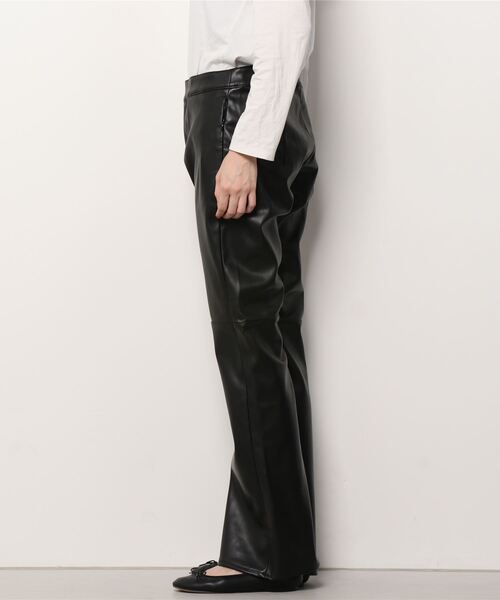HYSTERIC GLAMOUR(ヒステリックグラマー)の「SYNTHETIC LEATHER フレアパンツ(その他パンツ・レディース・ブラック・SMALL/MEDIUM)」の2枚目の写真