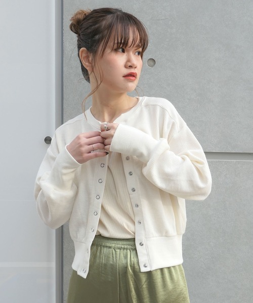 CORNERS(コーナーズ)の「ワッフルショートカーディガン(カーディガン/ボレロ・レディース・ブラック/グリーン/レッド/オフホワイト・M)」の2枚目の写真