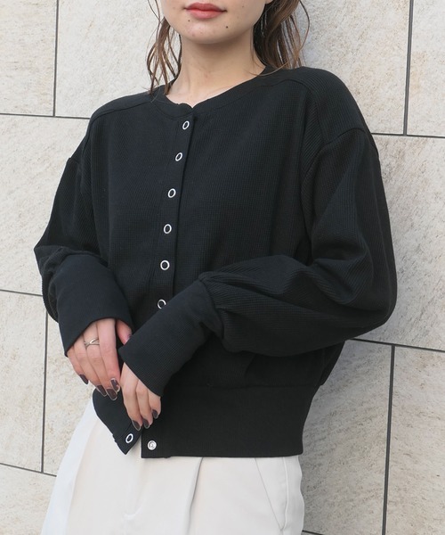 CORNERS(コーナーズ)の「ワッフルショートカーディガン(カーディガン/ボレロ・レディース・ブラック/グリーン/レッド/オフホワイト・M)」の6枚目の写真