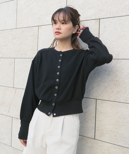 CORNERS(コーナーズ)の「ワッフルショートカーディガン(カーディガン/ボレロ・レディース・ブラック/グリーン/レッド/オフホワイト・M)」の11枚目の写真