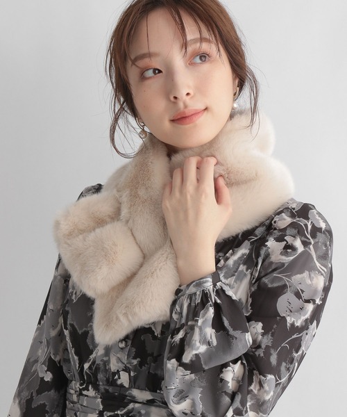 Andemiu（アンデミュウ）の「フェイクファーミニマフラー268517（マフラー・レディース・ベージュ/モカ・FREE）」の4枚目の写真