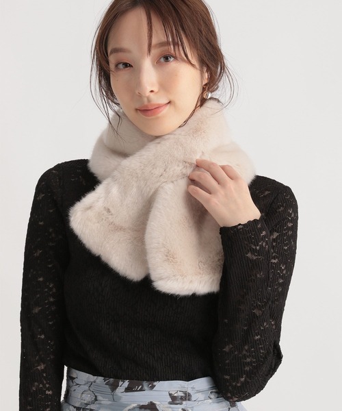 Andemiu（アンデミュウ）の「フェイクファーミニマフラー268517（マフラー・レディース・ベージュ/モカ・FREE）」の3枚目の写真