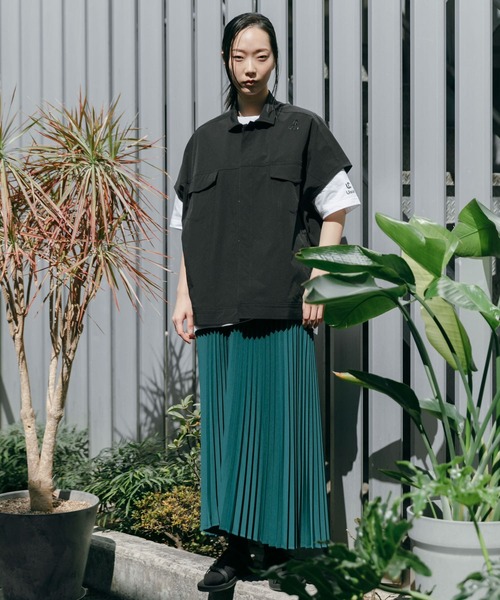 Uiscel(ユイセル)の「Uiscel アシンメトリープリーツマキシスカート(スカート・レディース・ベージュ/グリーン/ブラック・ONE)」の16枚目の写真